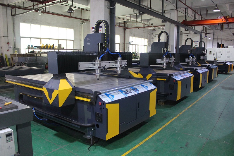 防雾PC镜片切割机定制 永利304数控助力医护行业提高产能